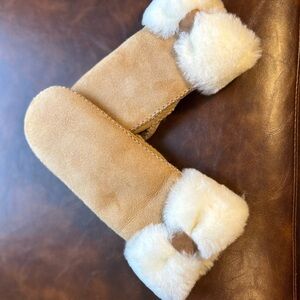 Tan Suede Mittens with White Fur Trim